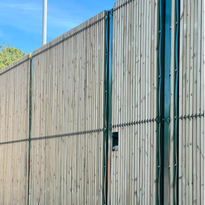 Vision stopping mesh fence with timber slats in
