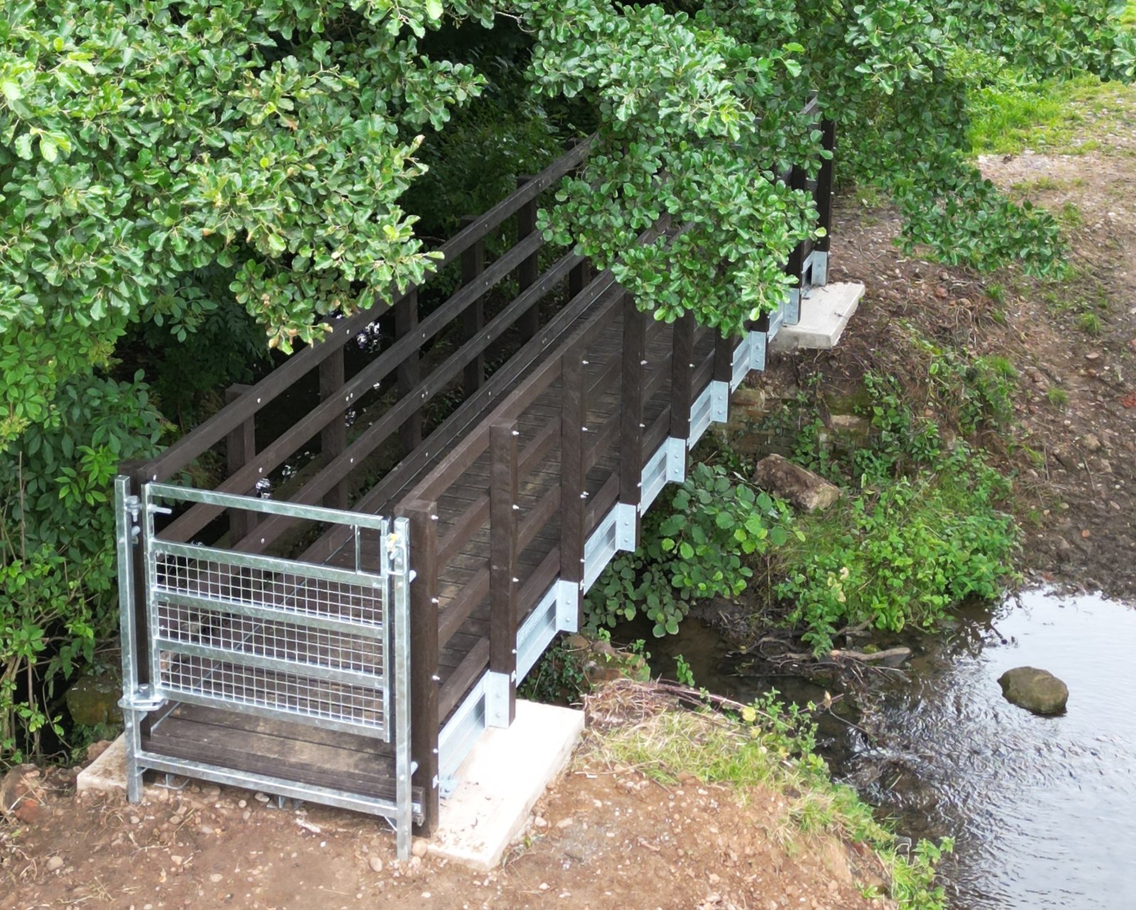 Replacement foot bridge at Wolvey, Warks